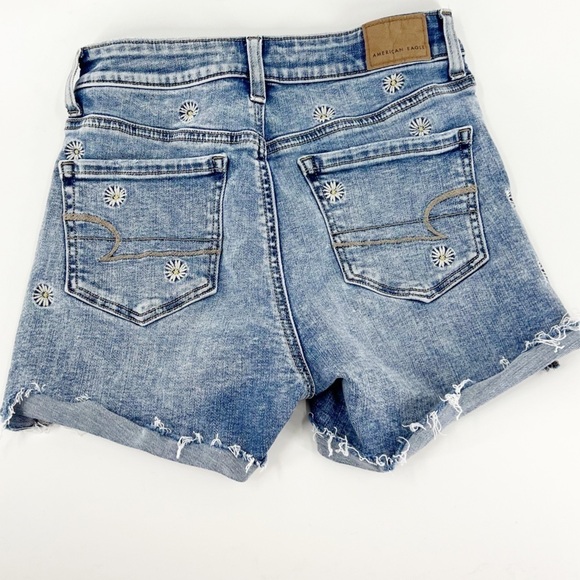 ✅ AMERICAN EAGLE Hi Rise Shortie Embroidered Daisy Stretch Denim Shorts SIZE 0 - Picture 2 of 8